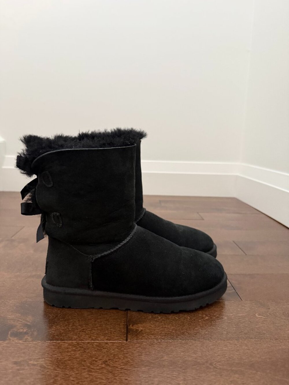 UGG Double Bailey Bow Boots Black Suede Size 8 Pristine